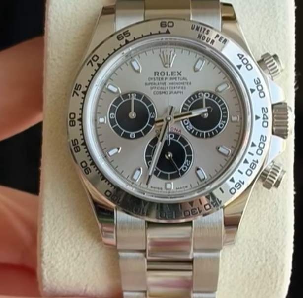 Supreme replica bezel